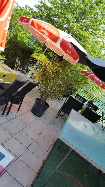 Les Sirenes Hotel Lepin-le-Lac Exterior photo